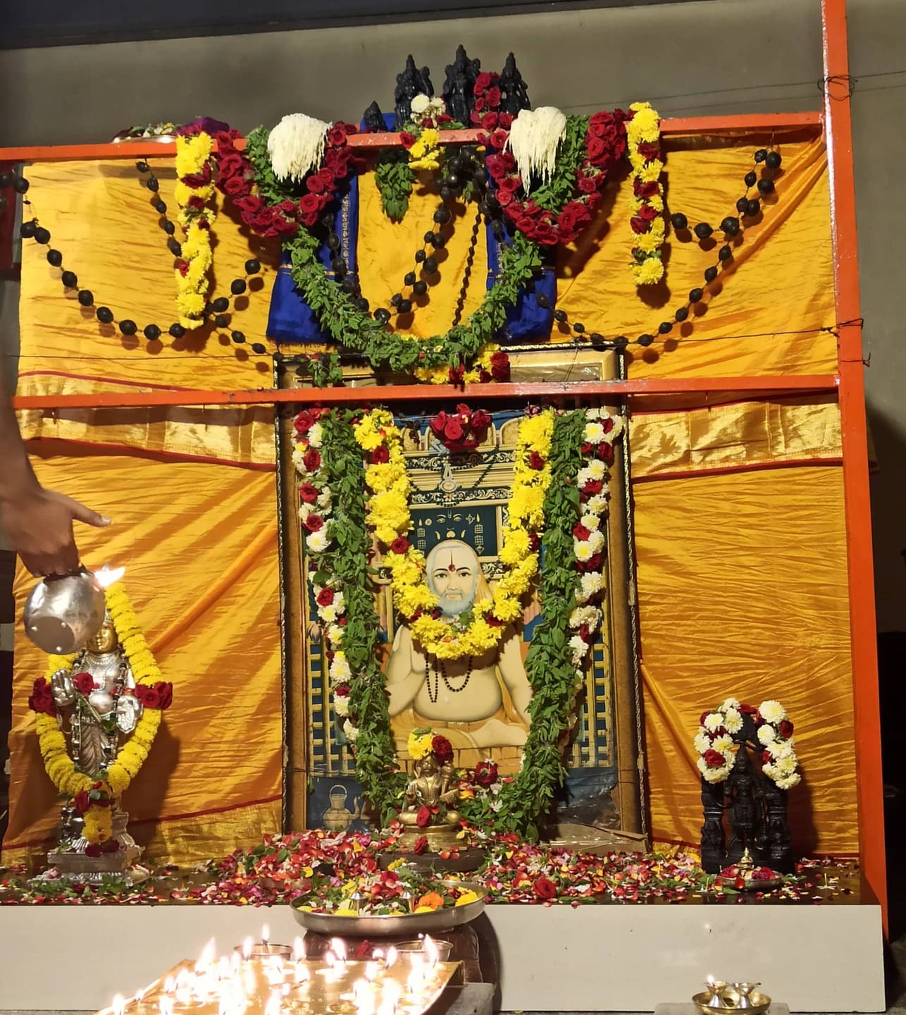 Vasthra Seve - Pusthaka Brindavana